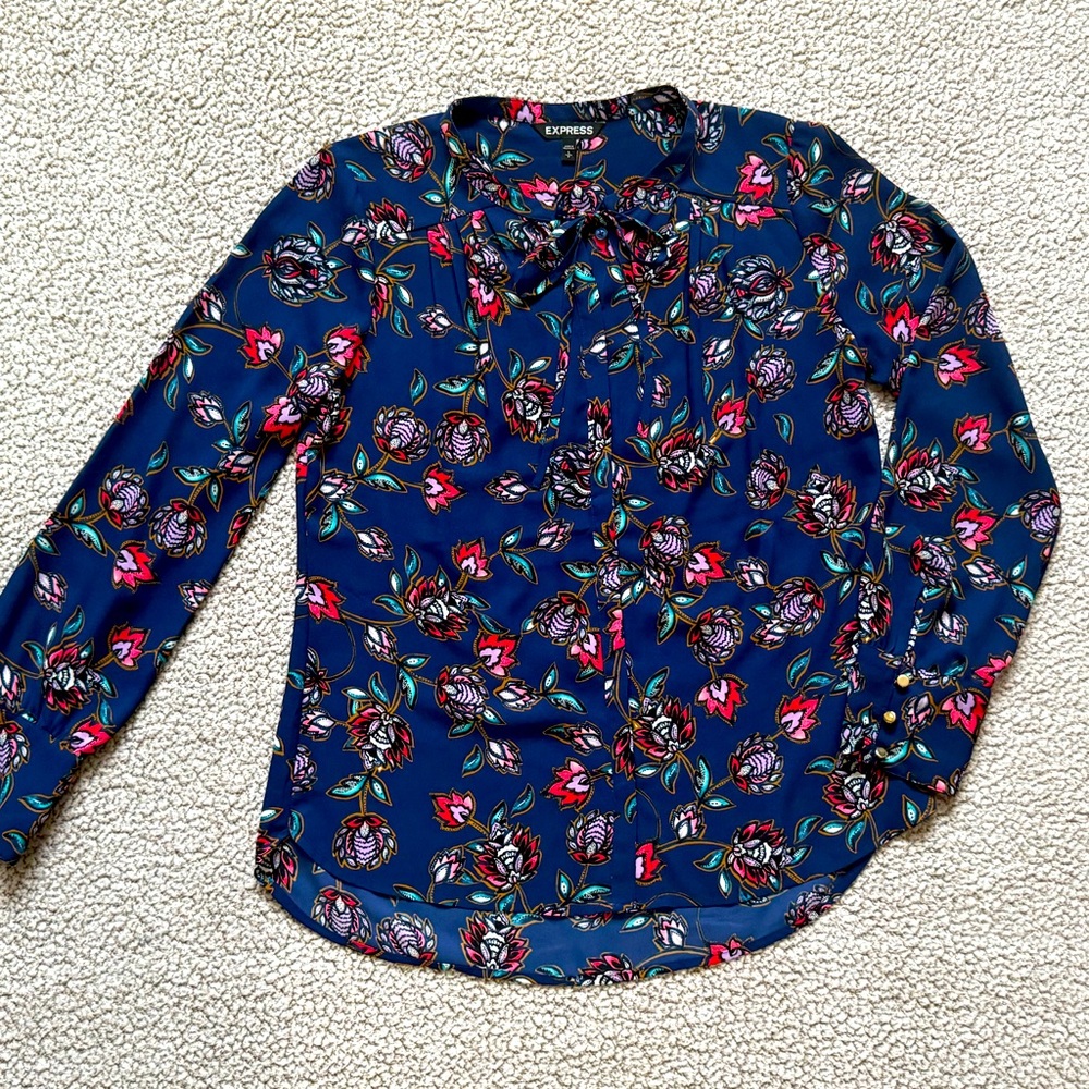 🧸 Express | LIKE NEW • Beautiful Floral Blouse